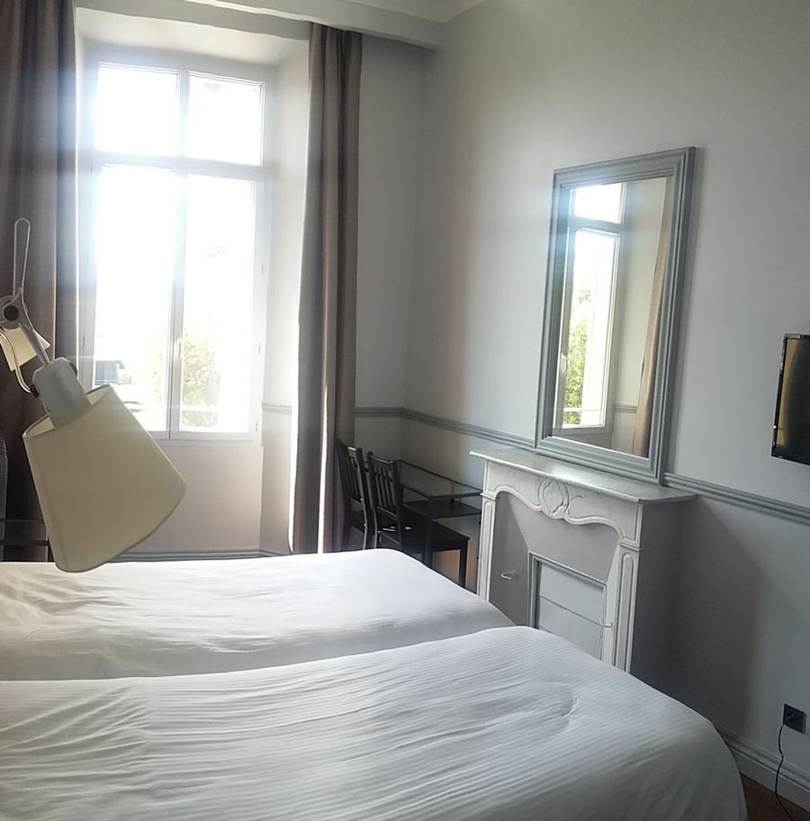 chambre-nord--lit-double-windsor-cannes